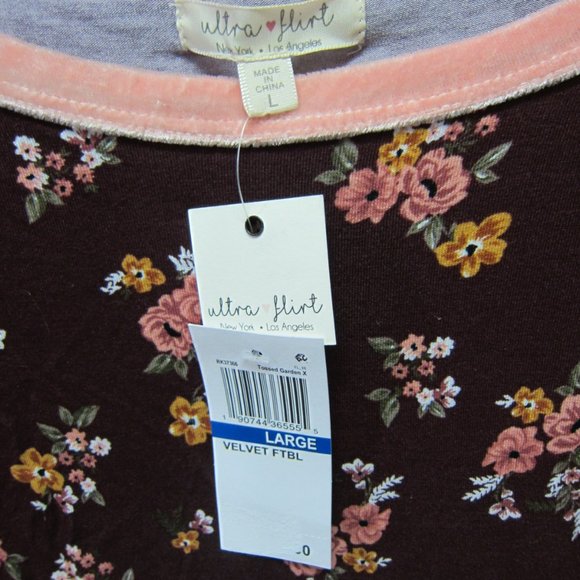 NWT Ultra Flirt Women's SS Print/Velvet Trim Top - Picture 3 of 5